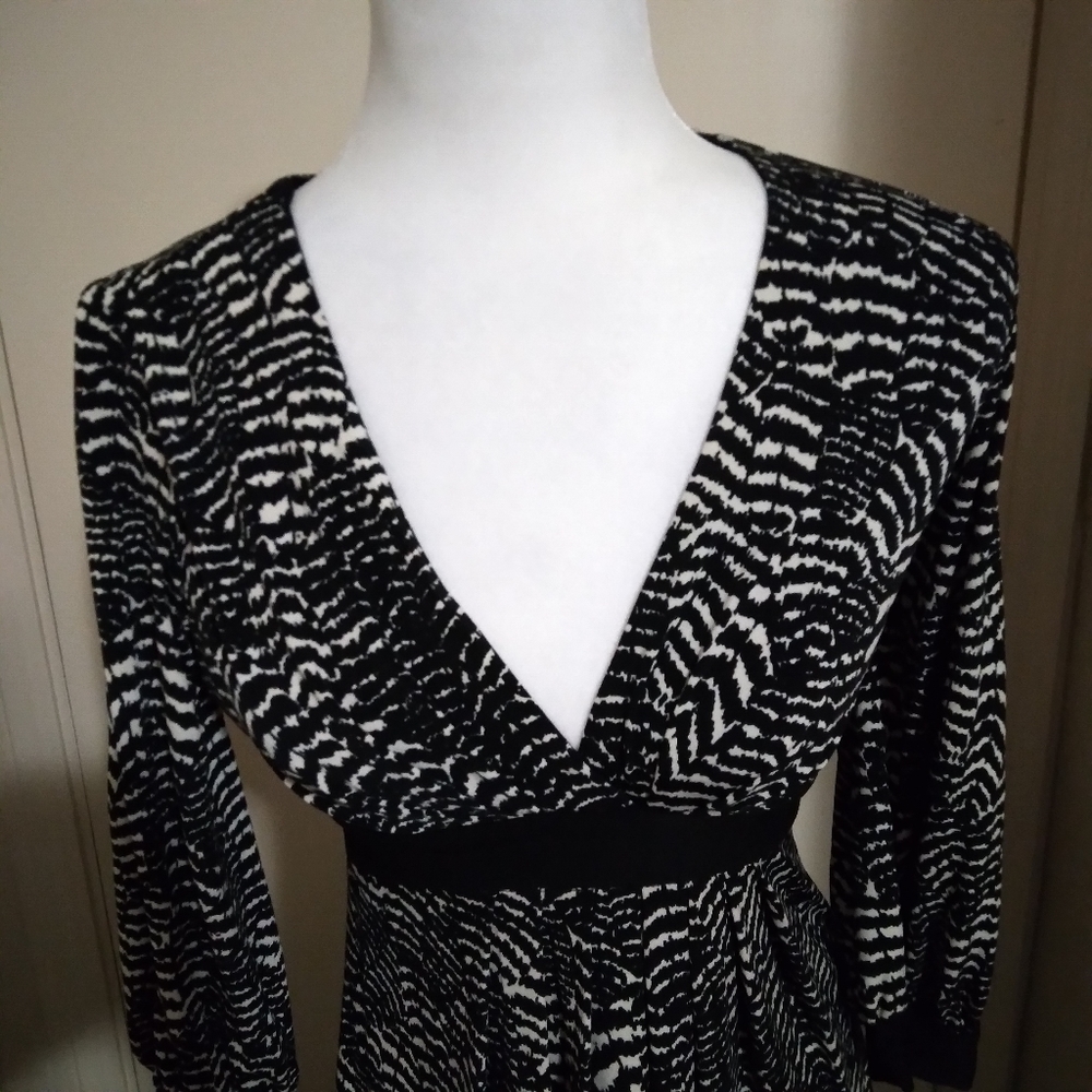 Maggy London Petites Long Sleeve Midi Dress - Picture 2 of 7